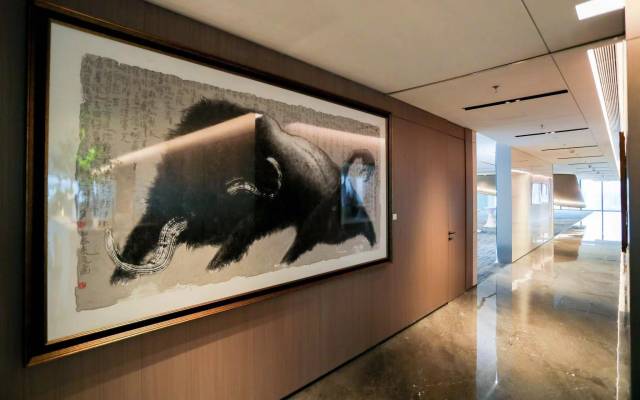 首次落地深圳！“三牛”精神艺术展前海启幕